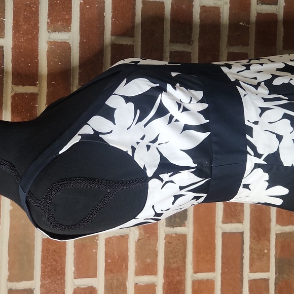 White House Black Market Floral Dress, Size 4 - Picture 6 of 10